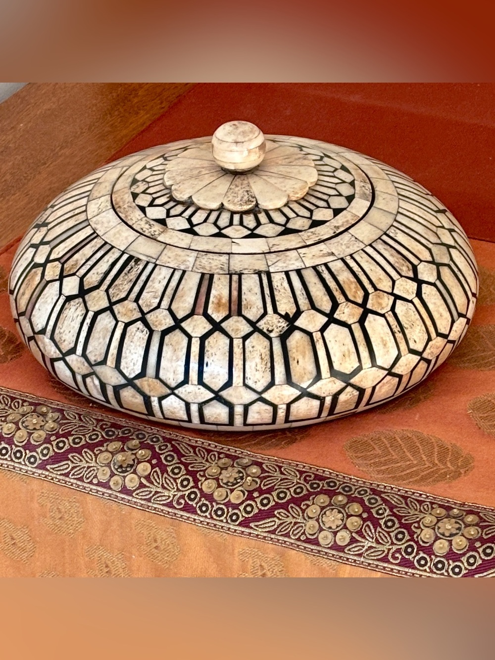 Maitland Smith Tessellated Bone Horn Decorative Box Dome Top Vintage Large 9.5